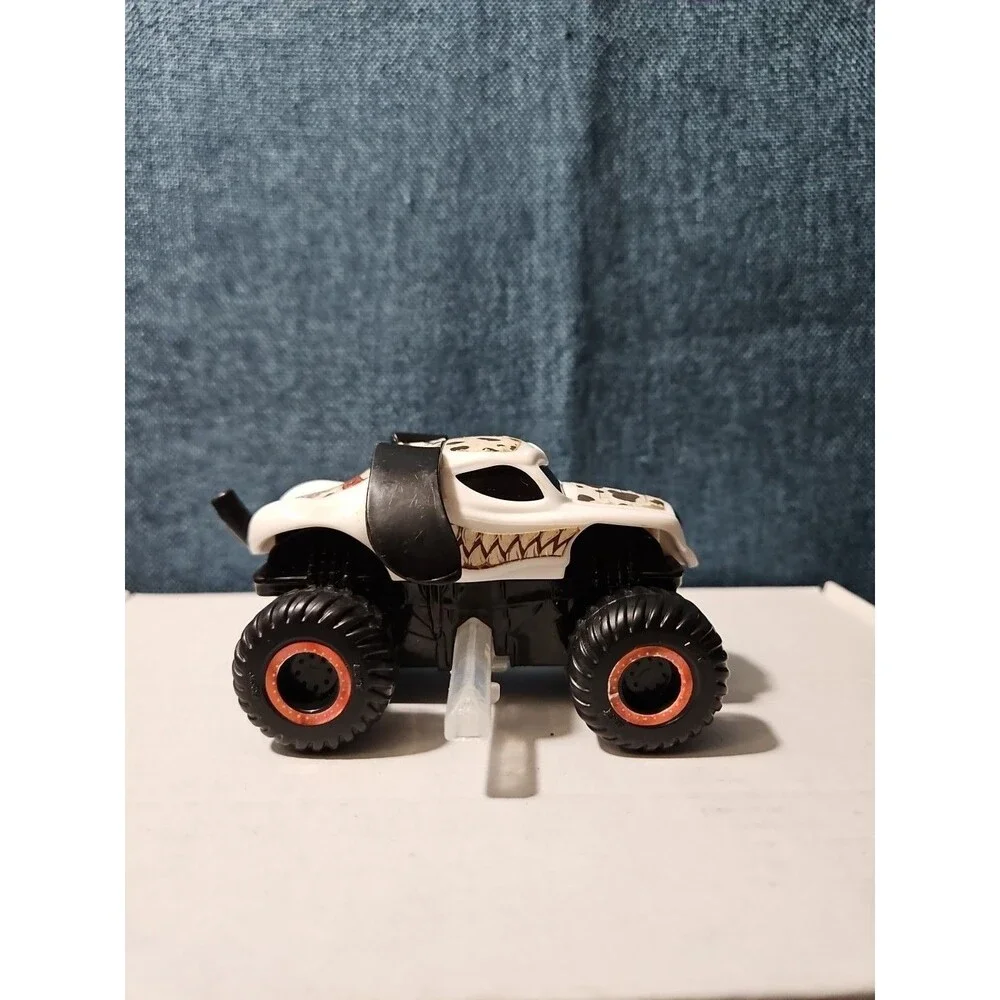 3-Piece Monster Truck Set | Hot Wheels Twin Mill & Howlin' Heat